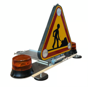 Triangle de signalisation pour aménagement extérieur d'utilitaire