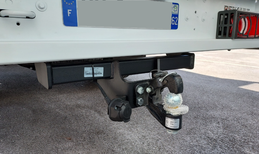 attelage installé sur Renault Master benne